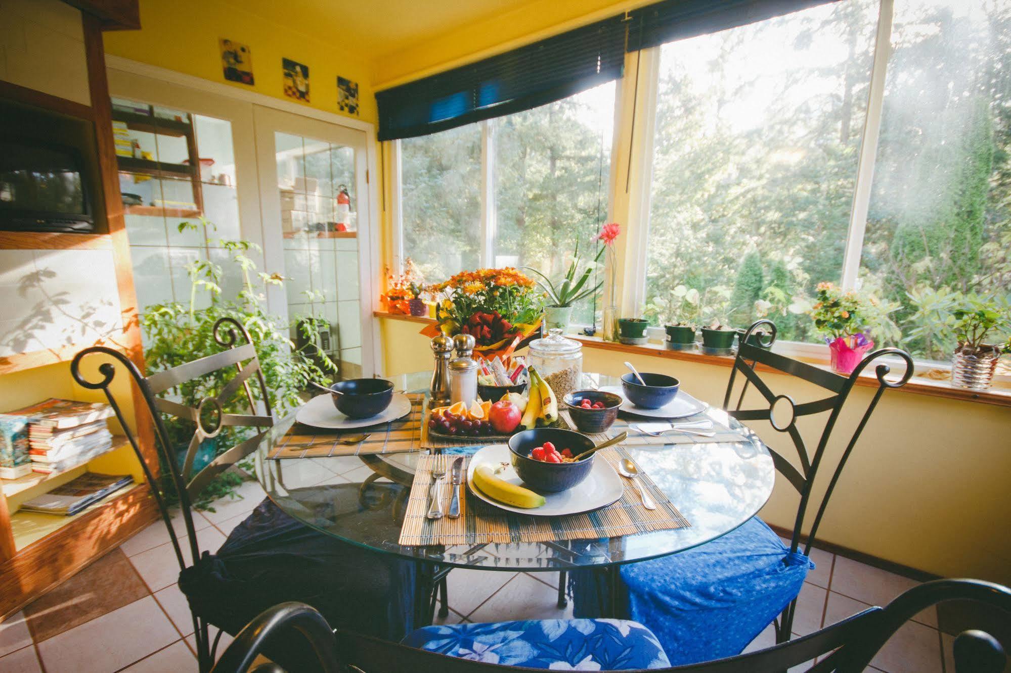 Tall Trees Bed & Breakfast Prince Rupert Buitenkant foto